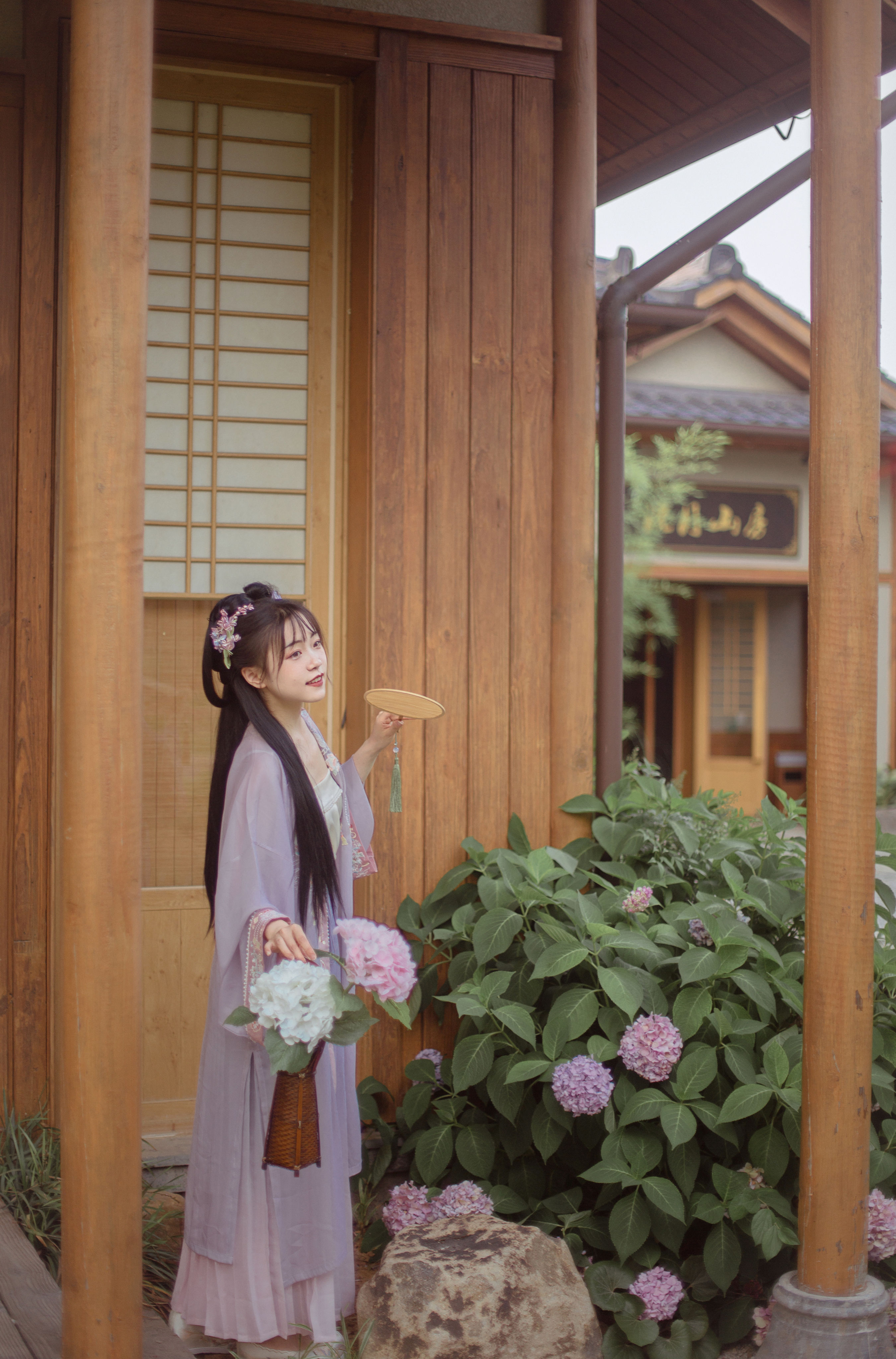 落尽繁花小院幽 古风 少女