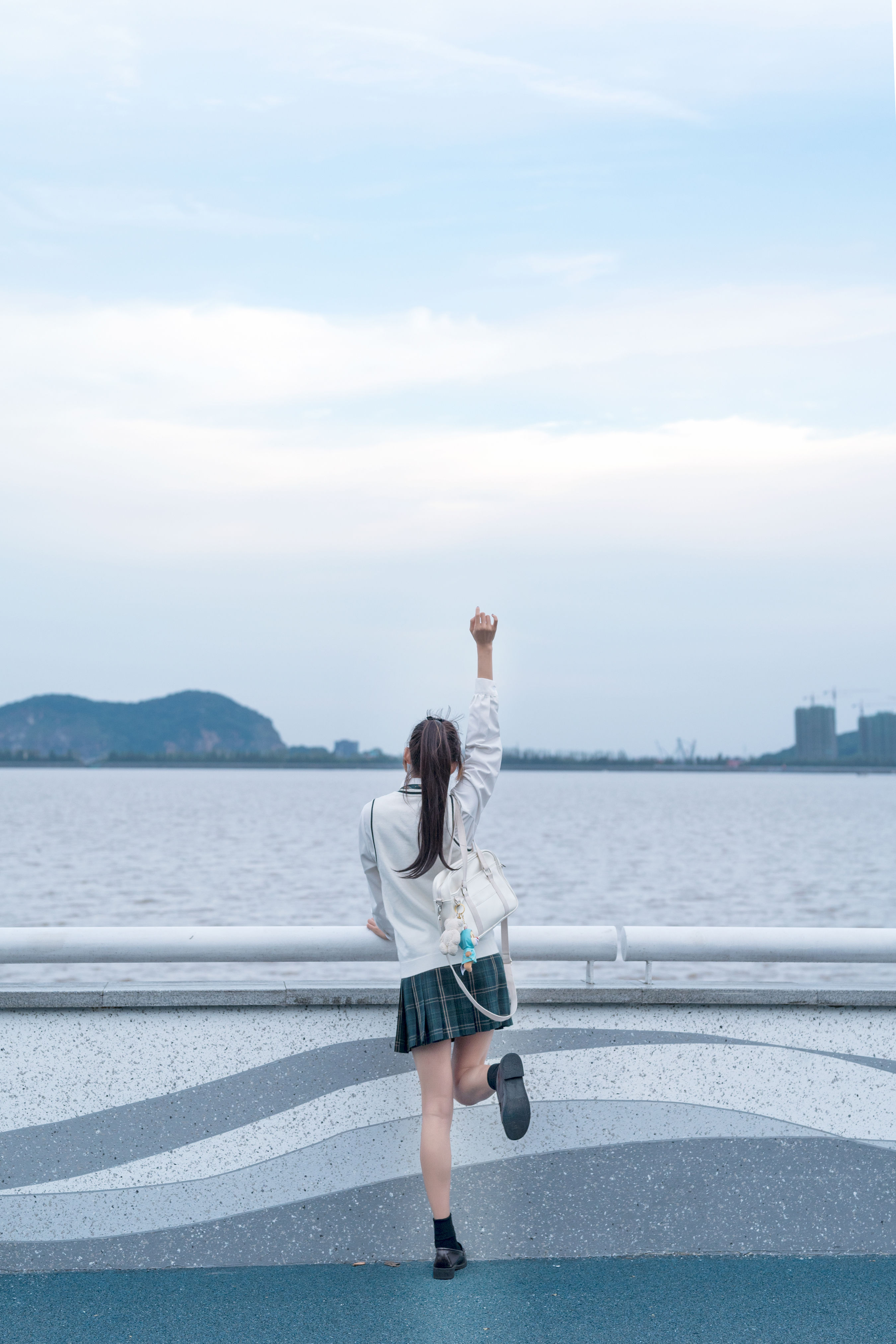 青草味的河堤 小清新 女生 街拍 精美