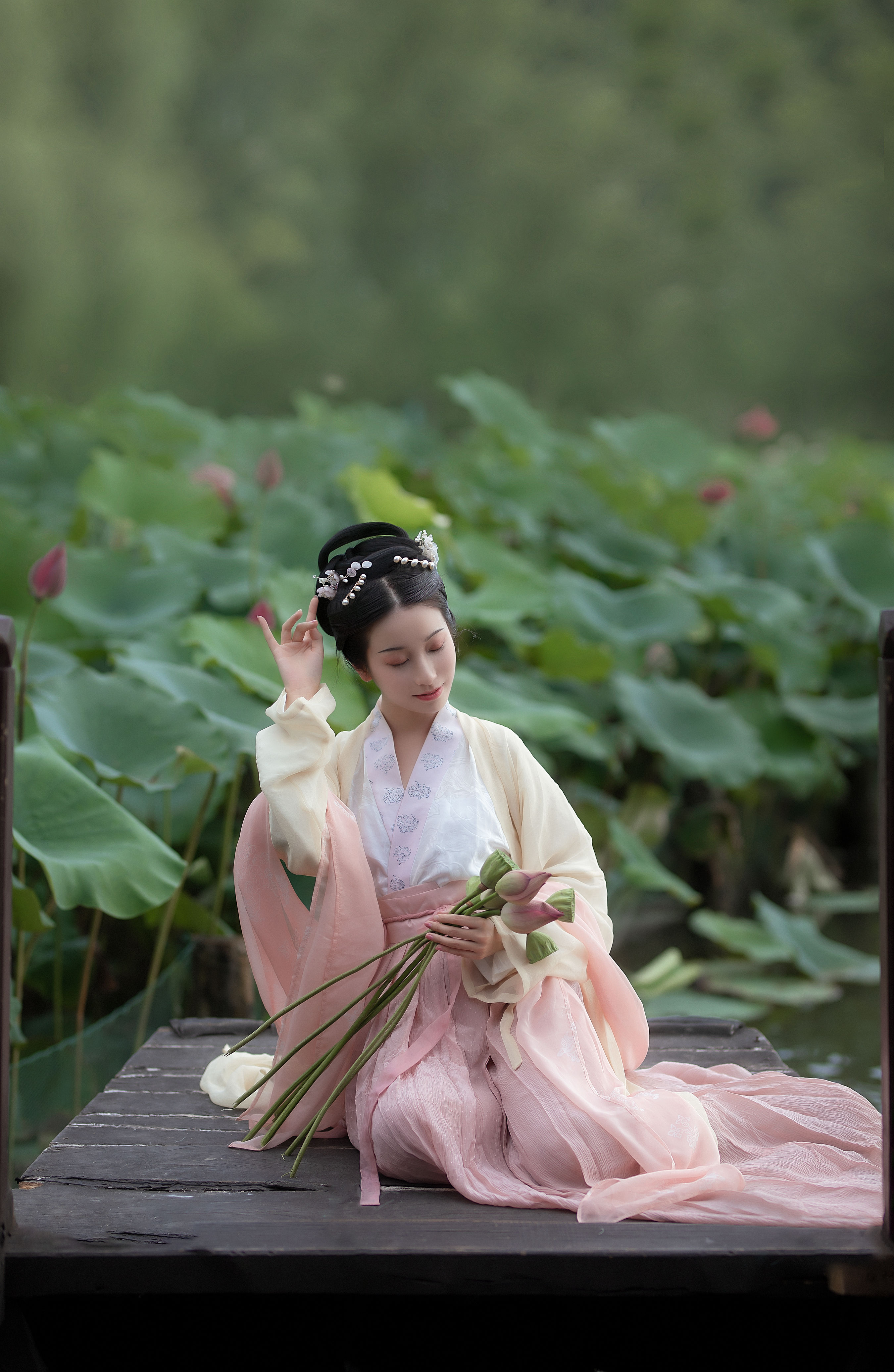 采荷 精美 荷花 古风 花 少女