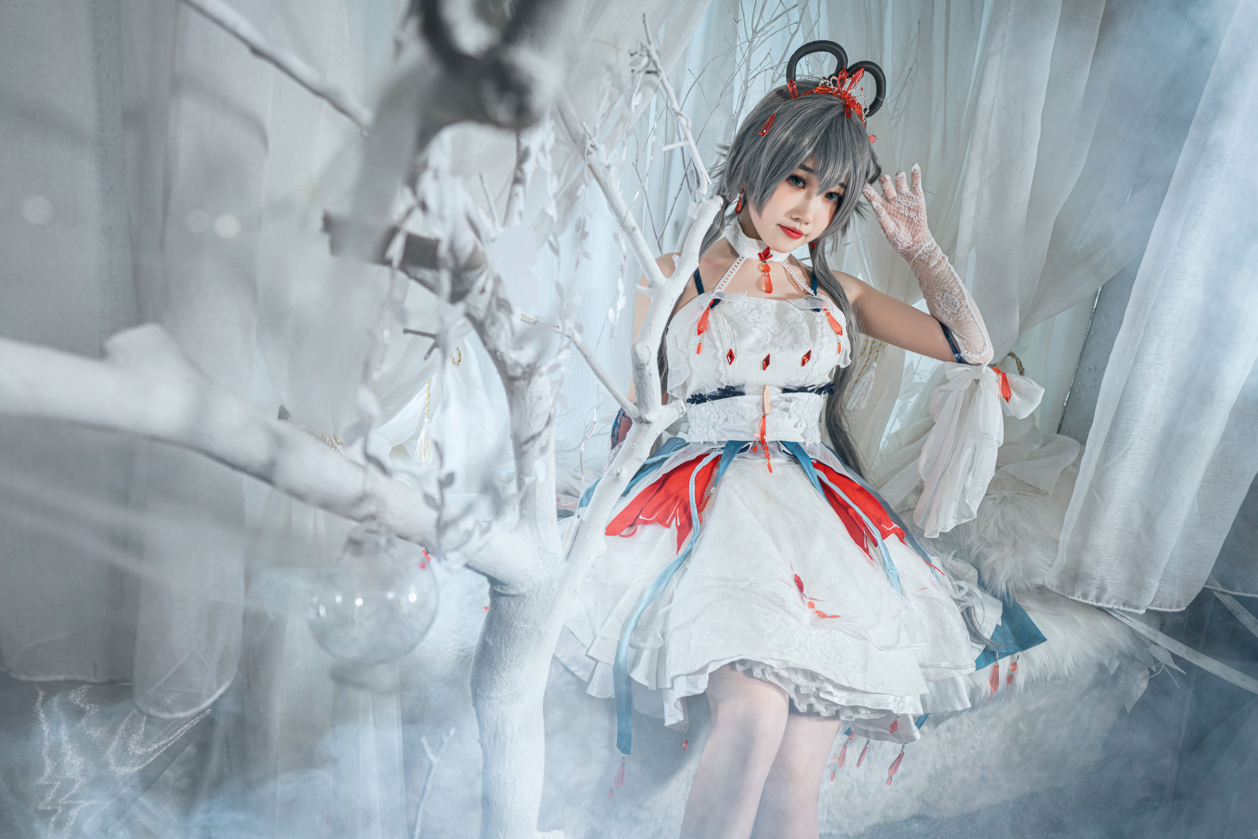 洛天依红雨冠 Cosplay 美少女