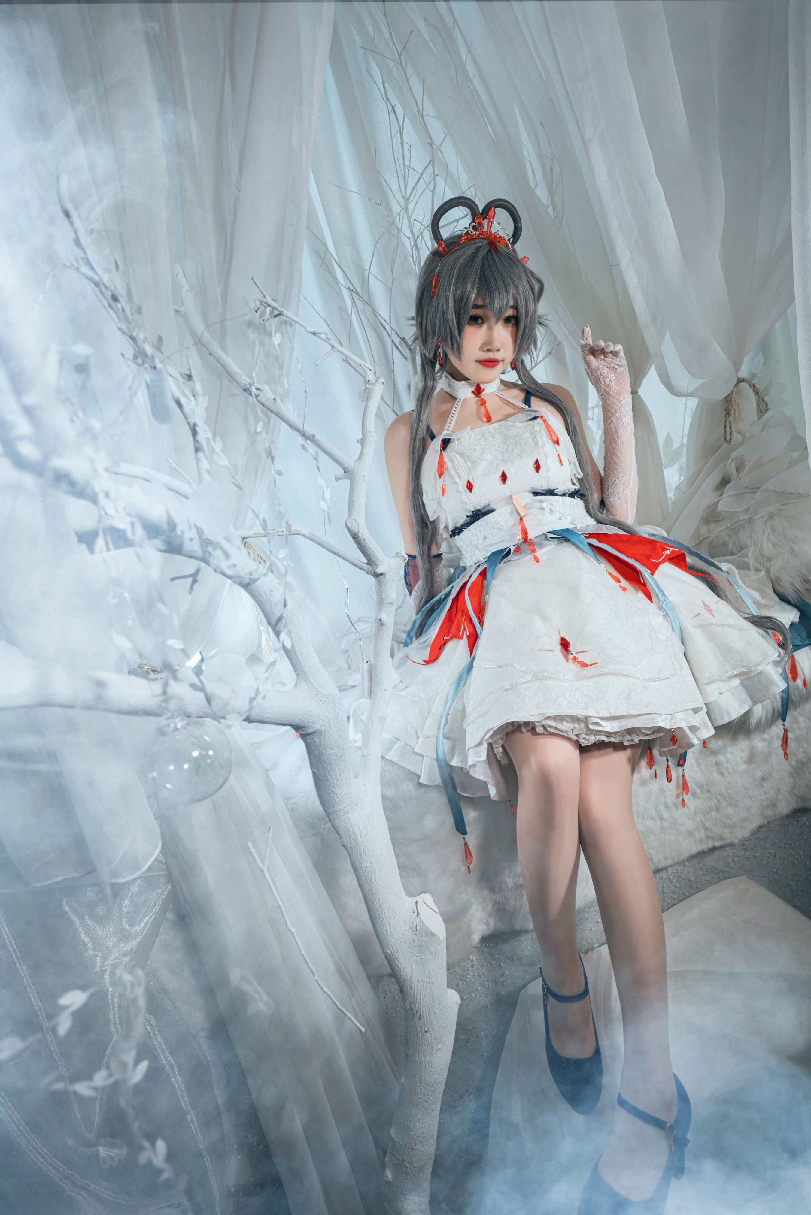 洛天依红雨冠 Cosplay 美少女