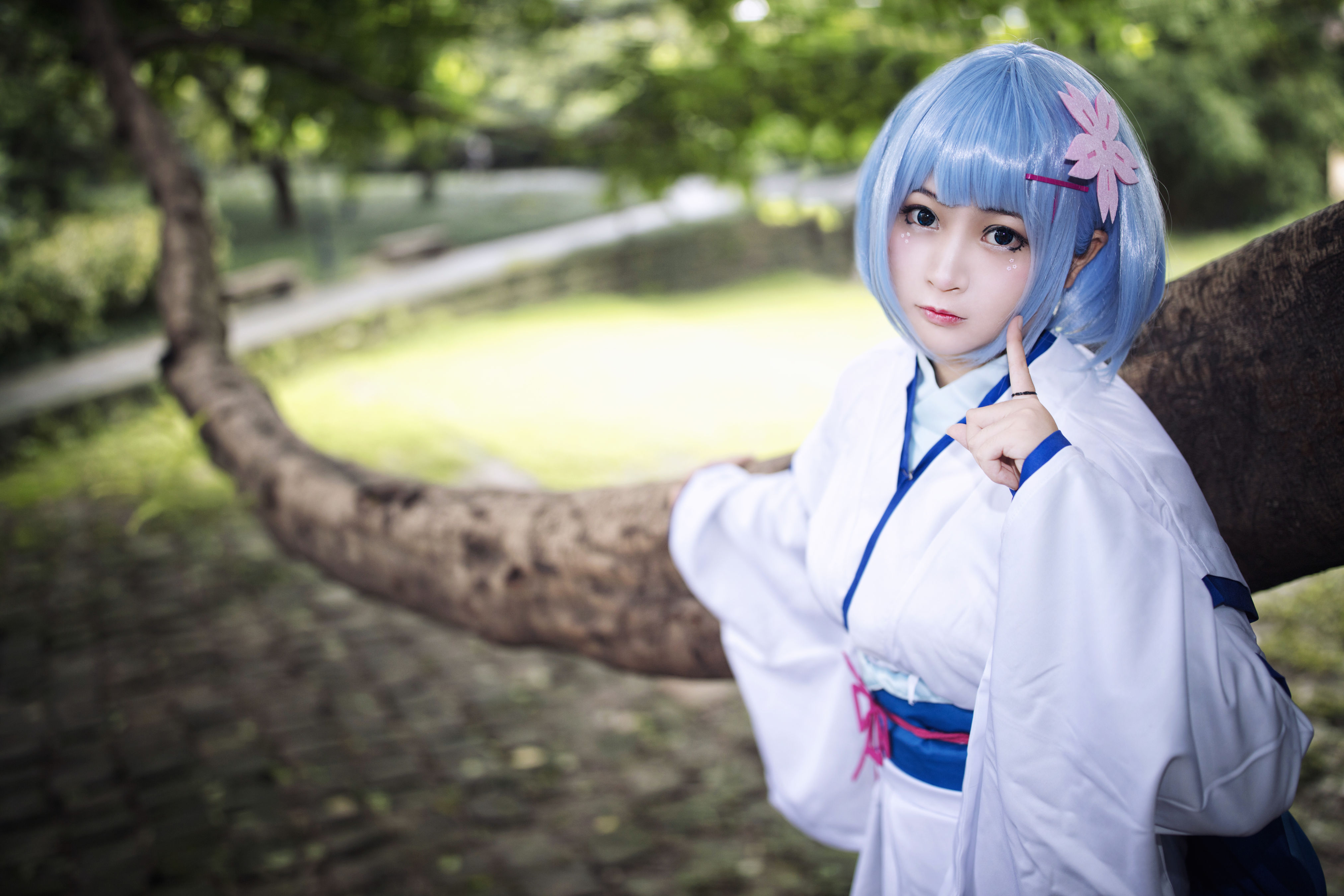 雷姆幼年 Cosplay 女生 树林