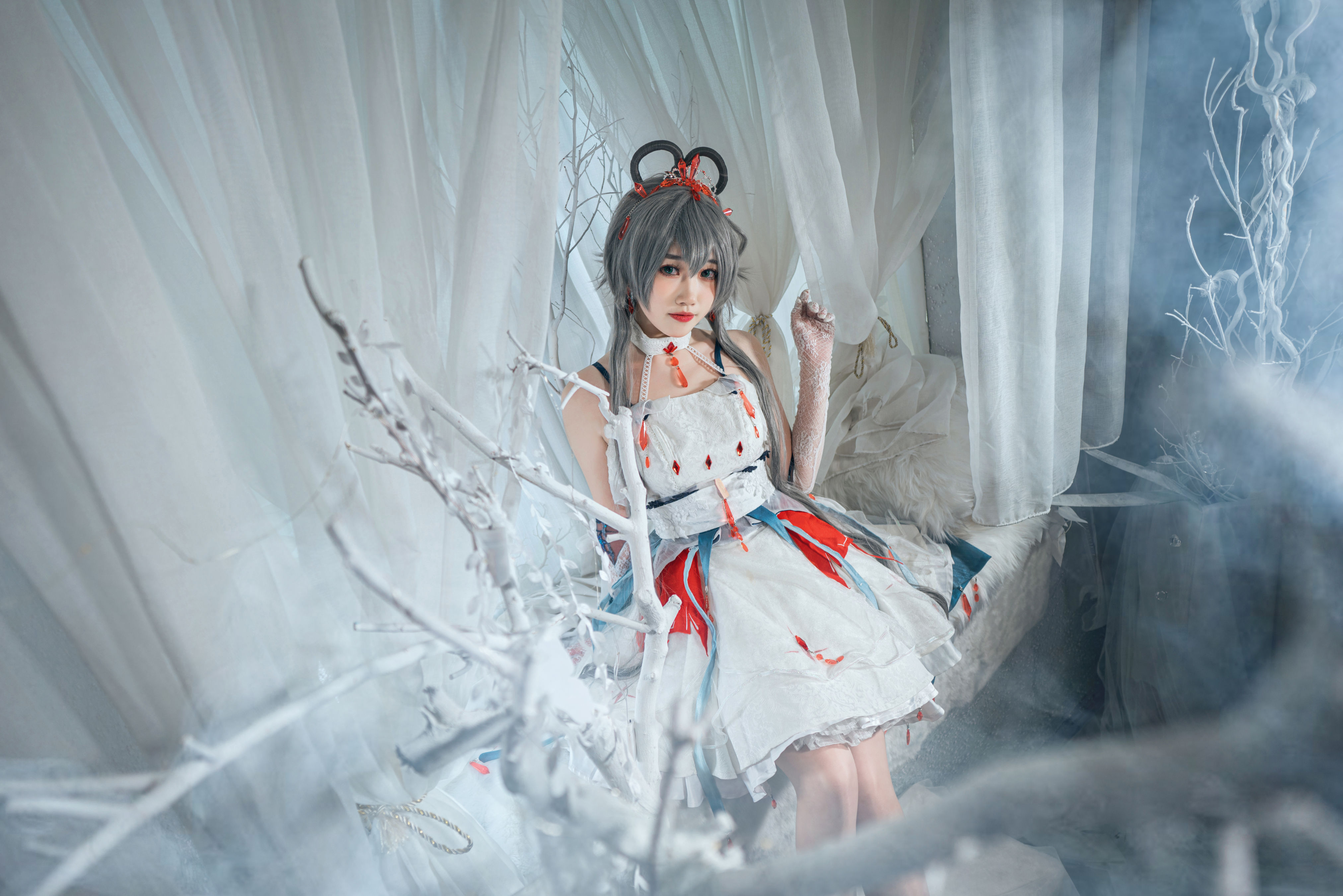 洛天依红雨冠 Cosplay 美少女