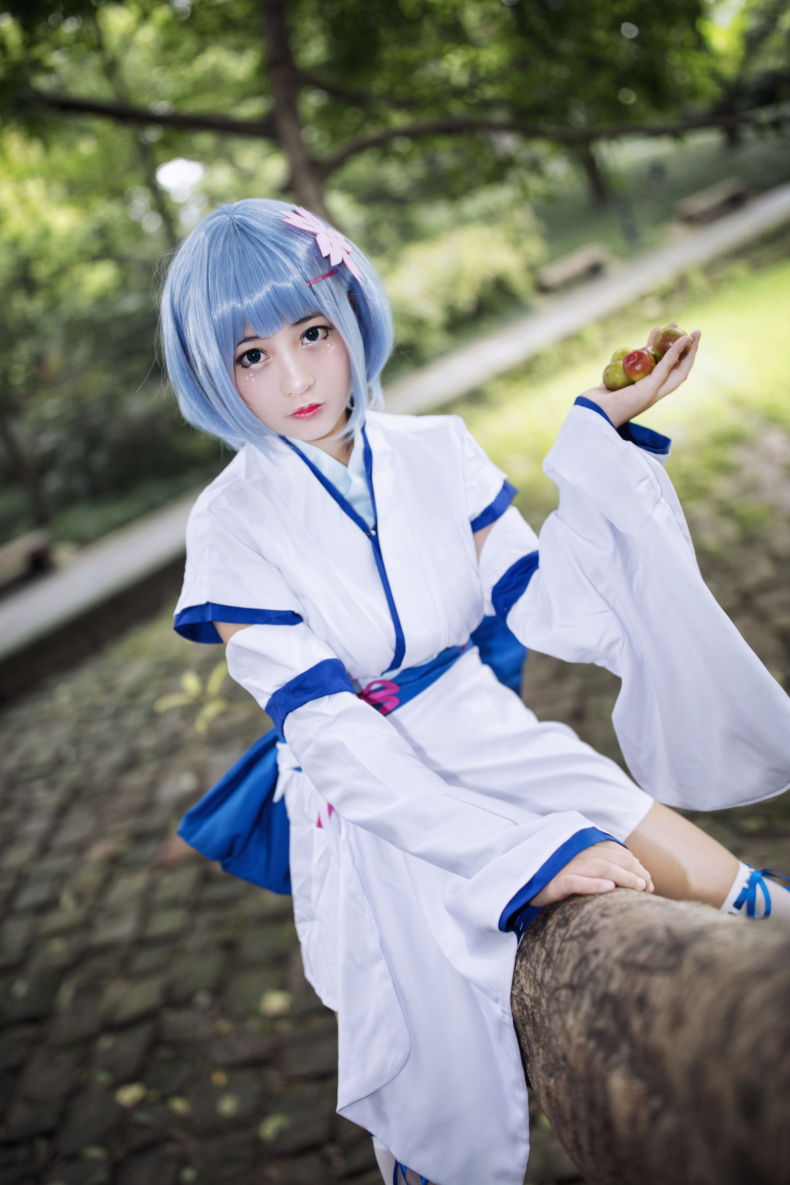 雷姆幼年 Cosplay 女生 树林