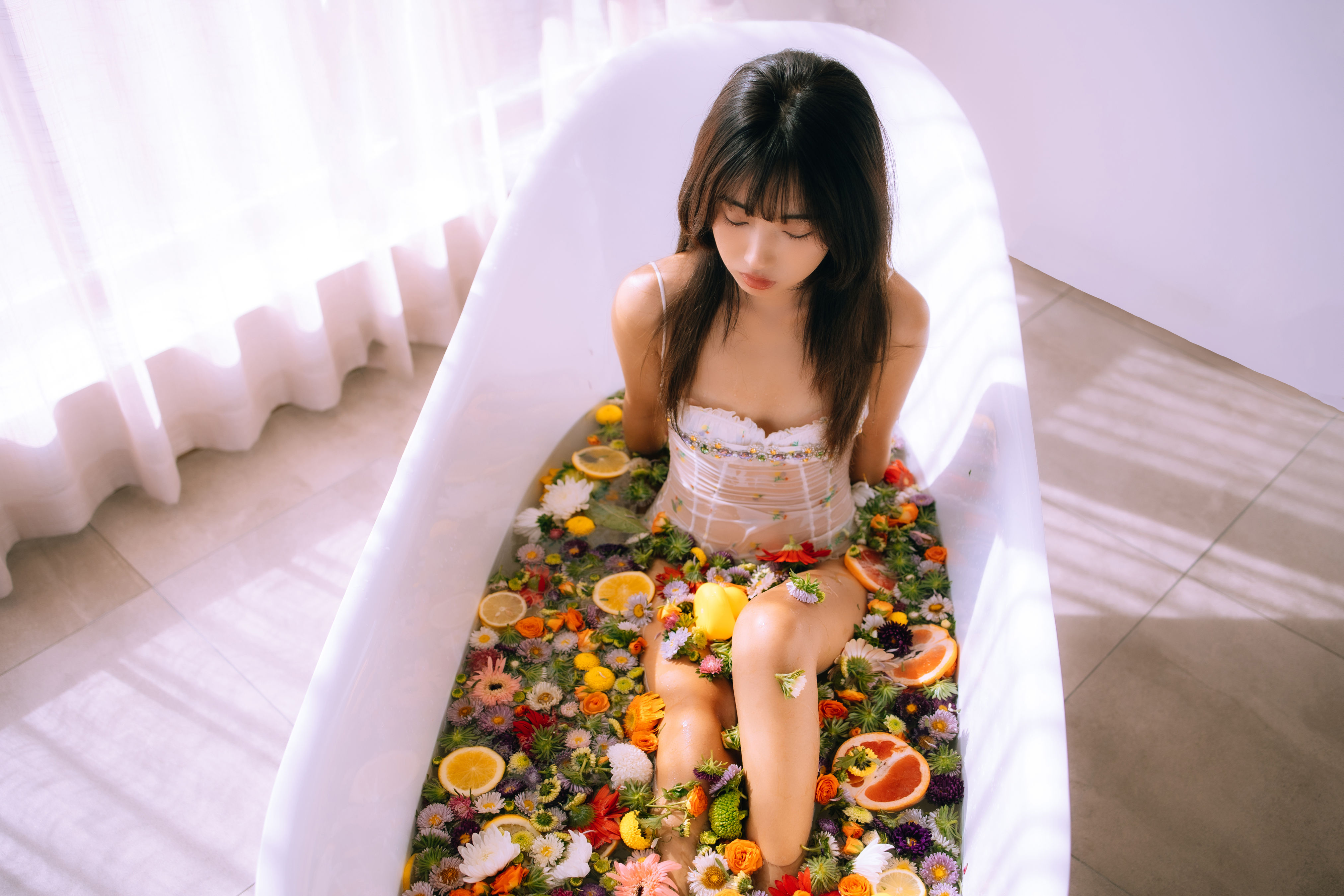 浴缸鲜花少女 美女 写真 人像 少女