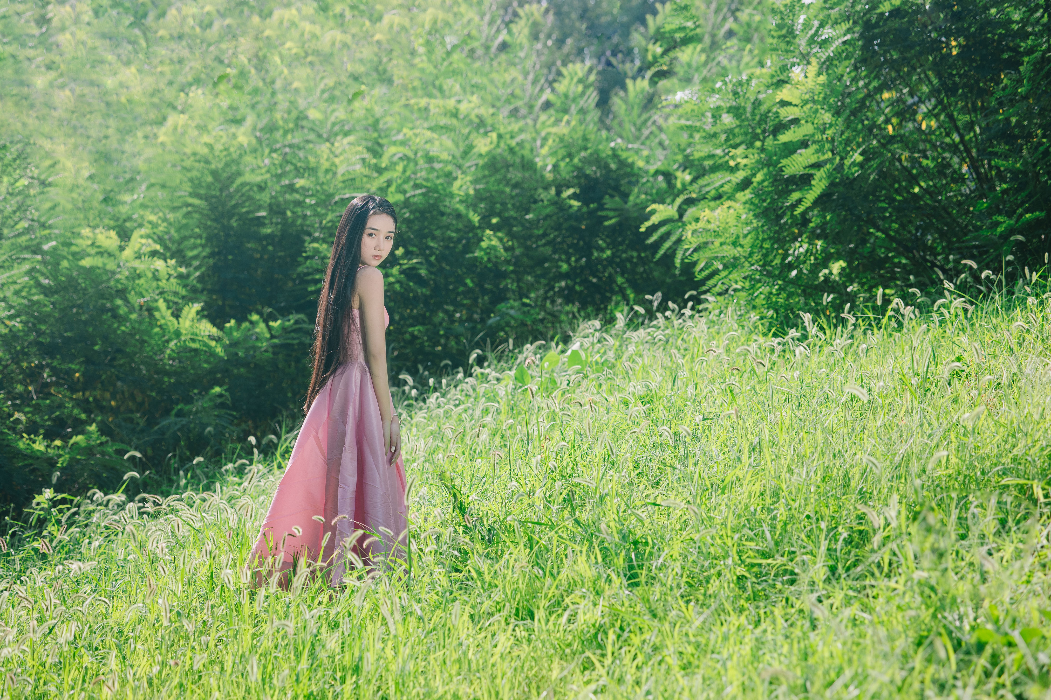 绿草地少女写真 小清新 少女 清纯 美女 唯美 美图 绿色 写真 黑长直