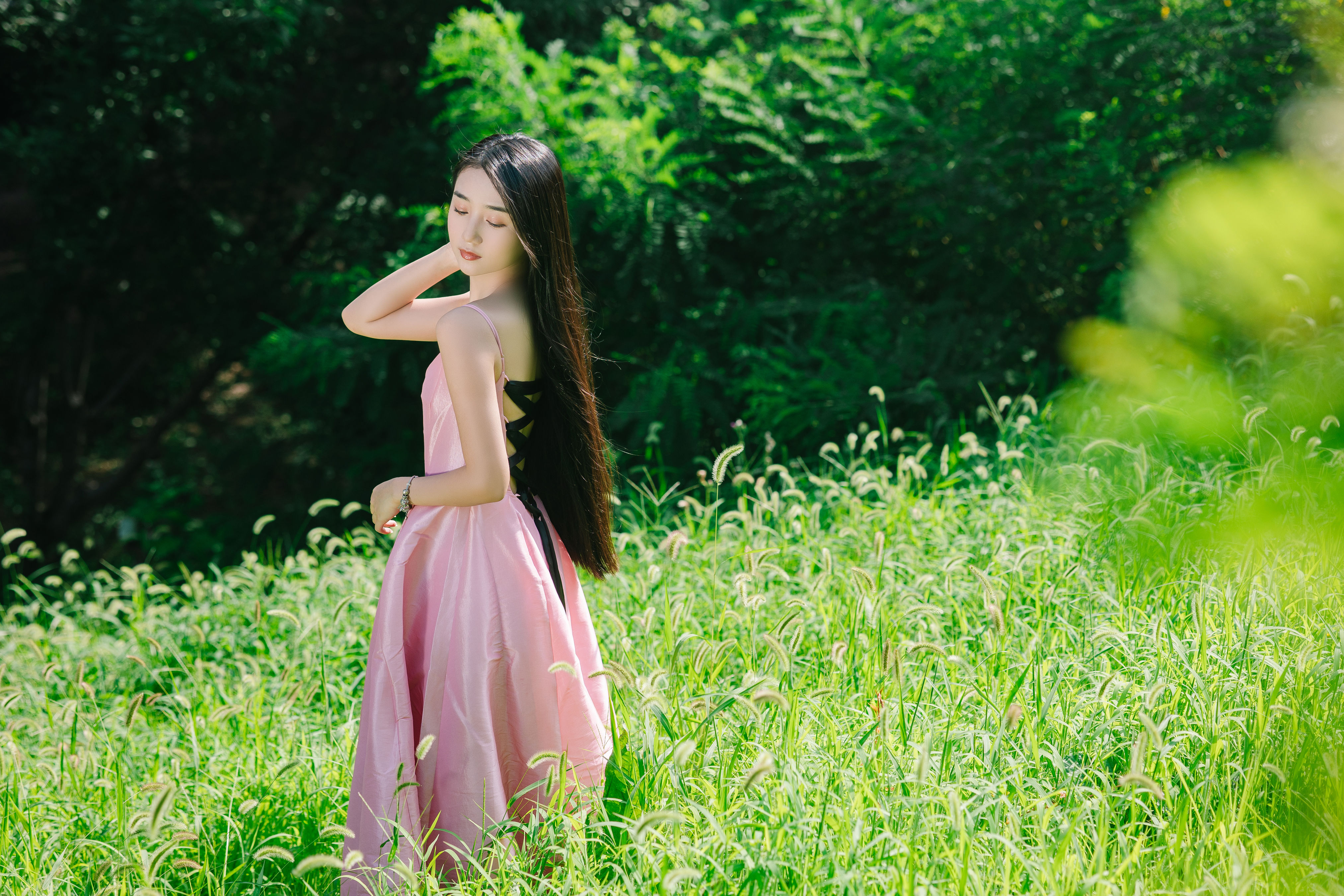 绿草地少女写真 小清新 少女 清纯 美女 唯美 美图 绿色 写真 黑长直