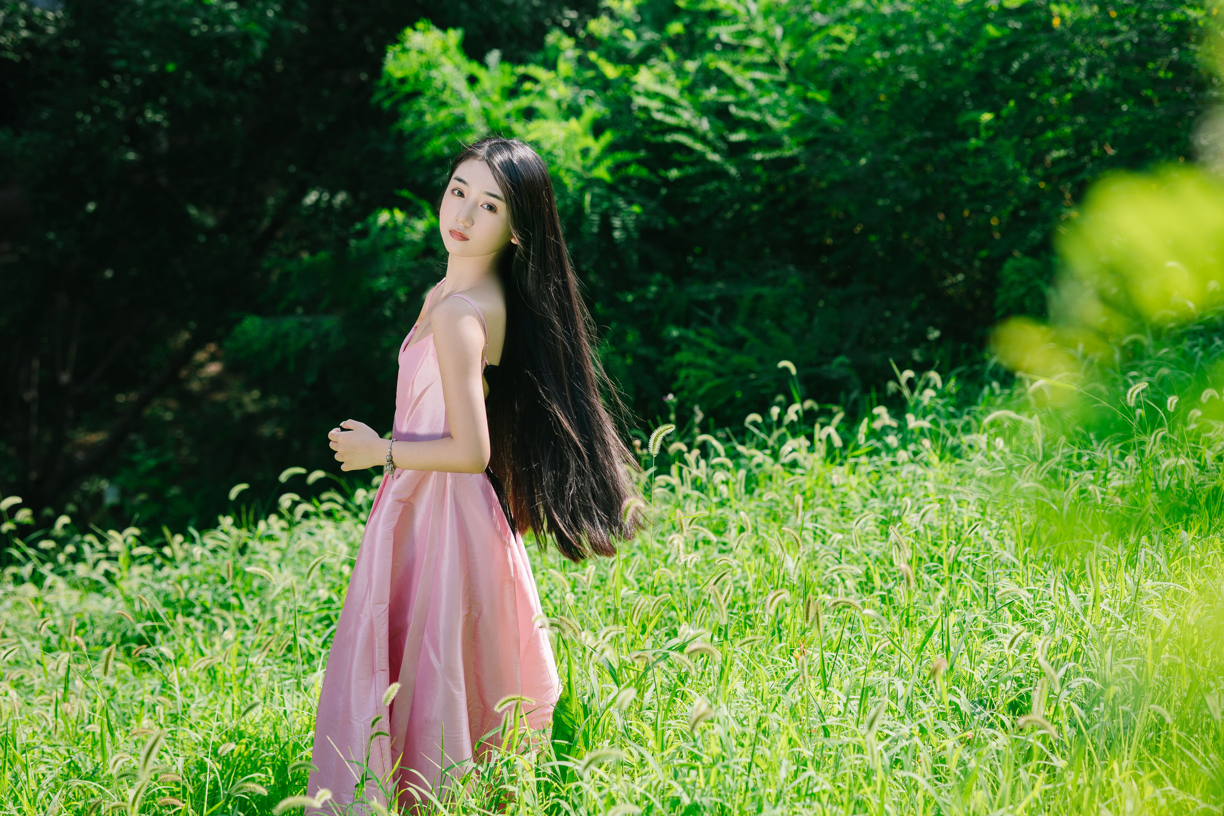 绿草地少女写真 小清新 少女 清纯 美女 唯美 美图 绿色 写真 黑长直