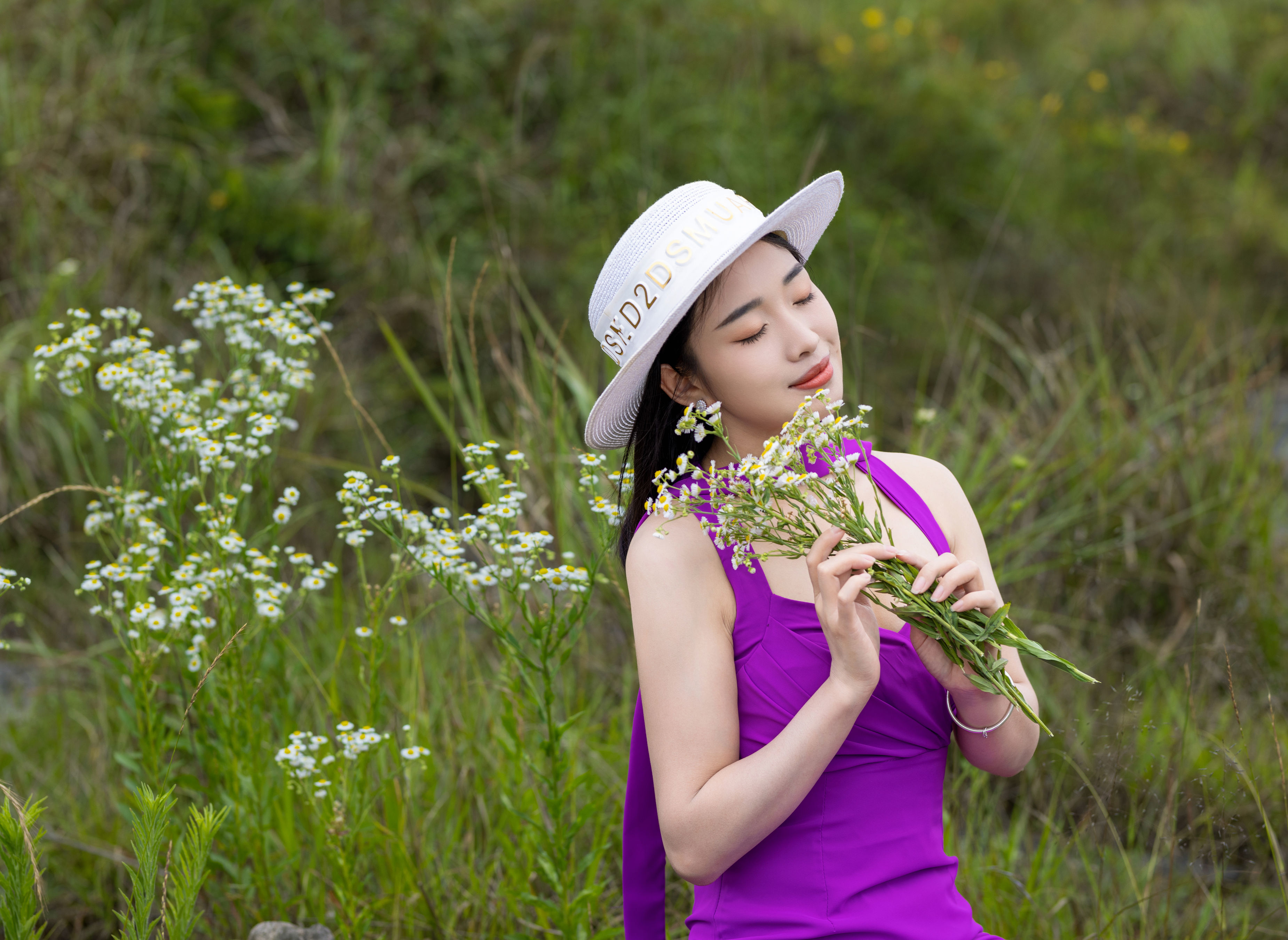 紫色遇绿野 摄影 人像 绿色 优美 女人