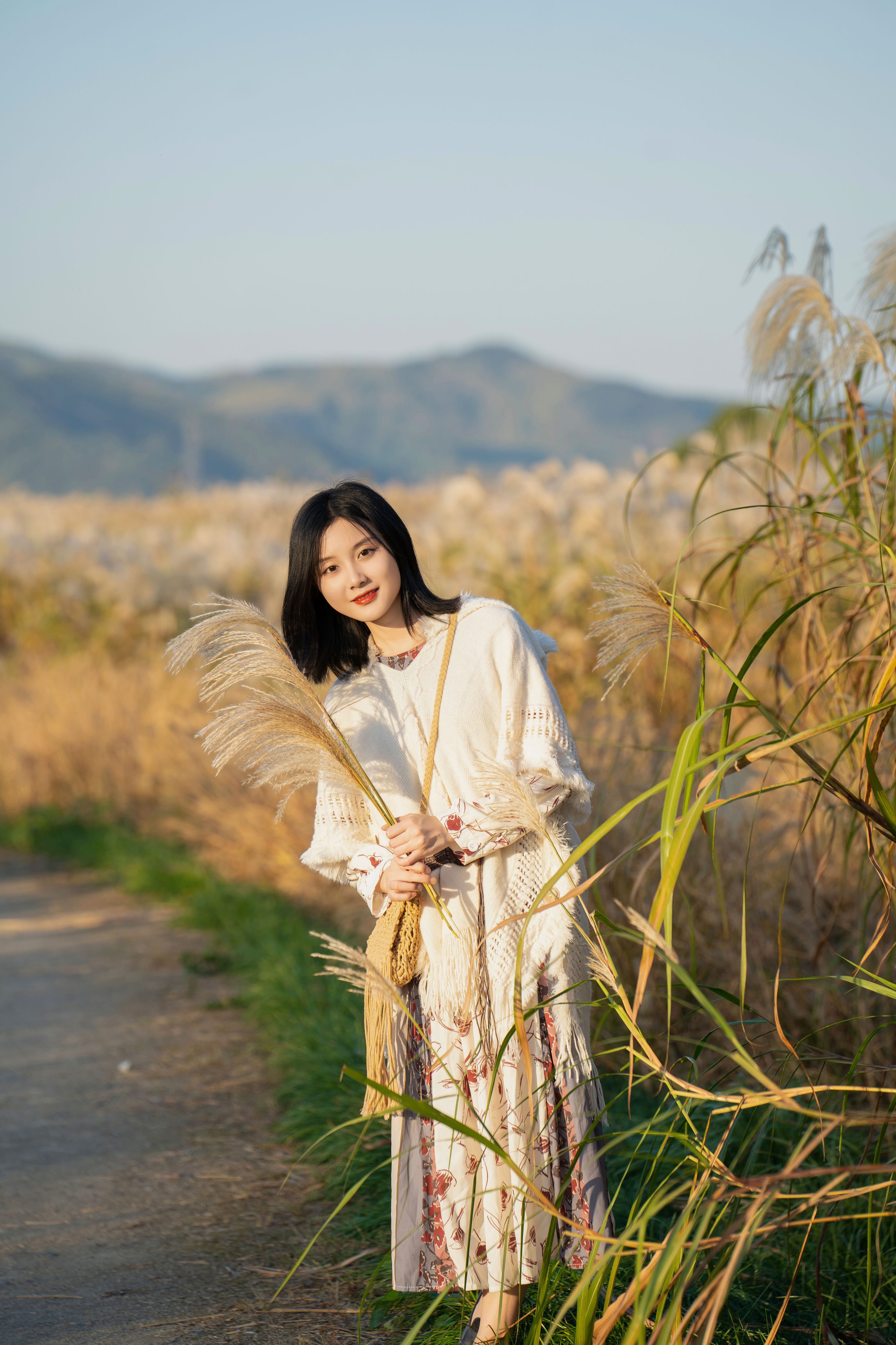 芦苇荡中的秋意 秋日 摄影 人像 夕阳 妹子