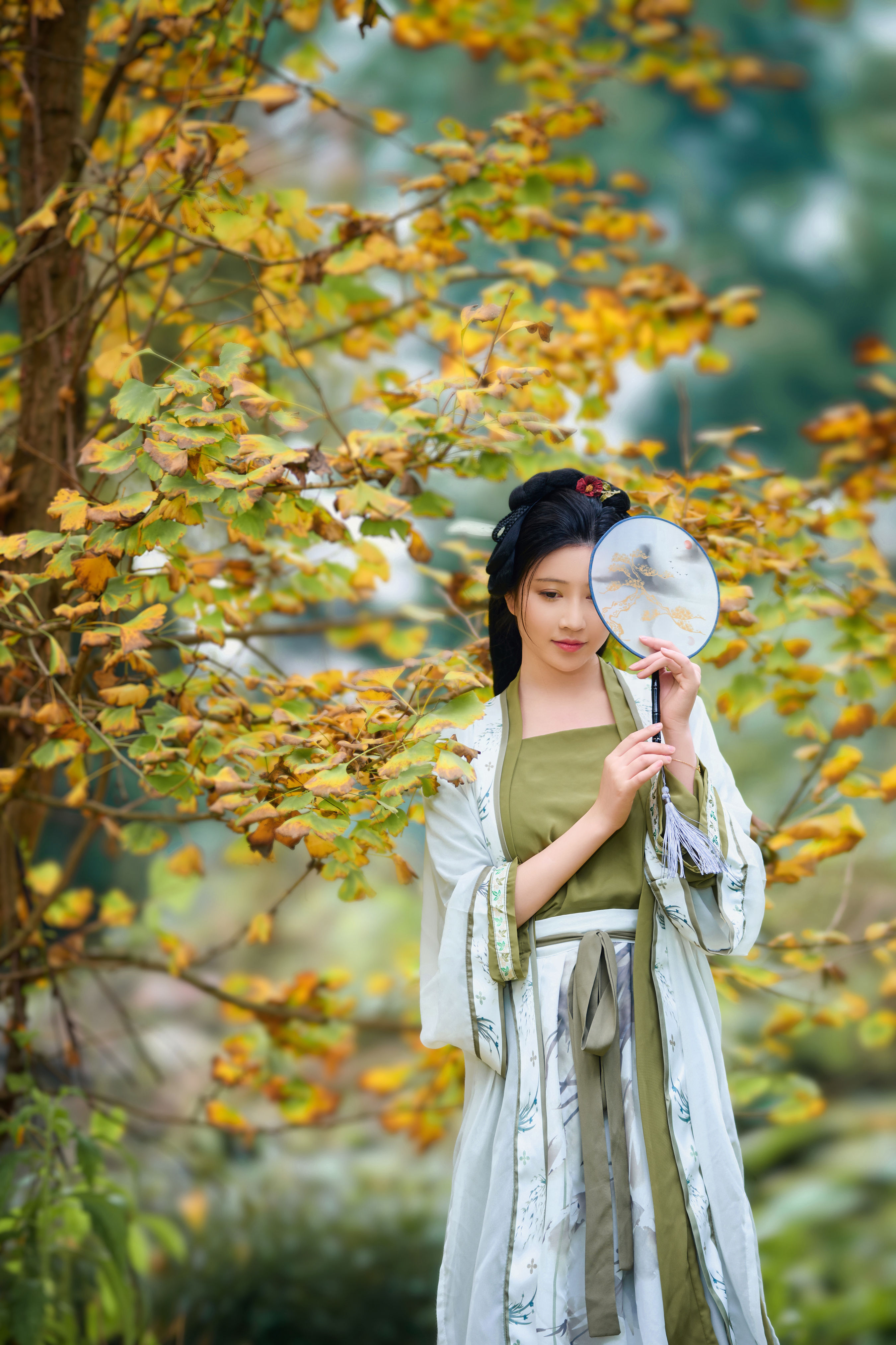 秋意浓 汉服 古代 姑娘 树林 秋天