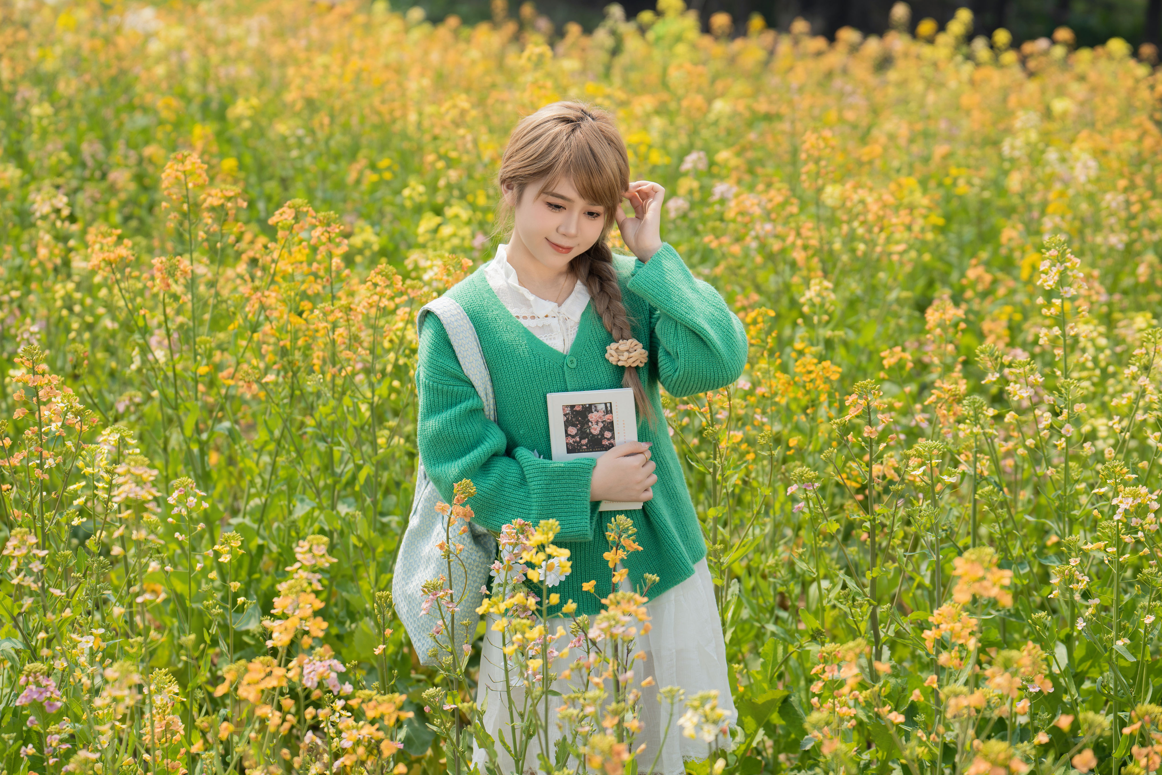 油菜花的春天 浪漫 春天 油菜花 女孩 元气 甜美