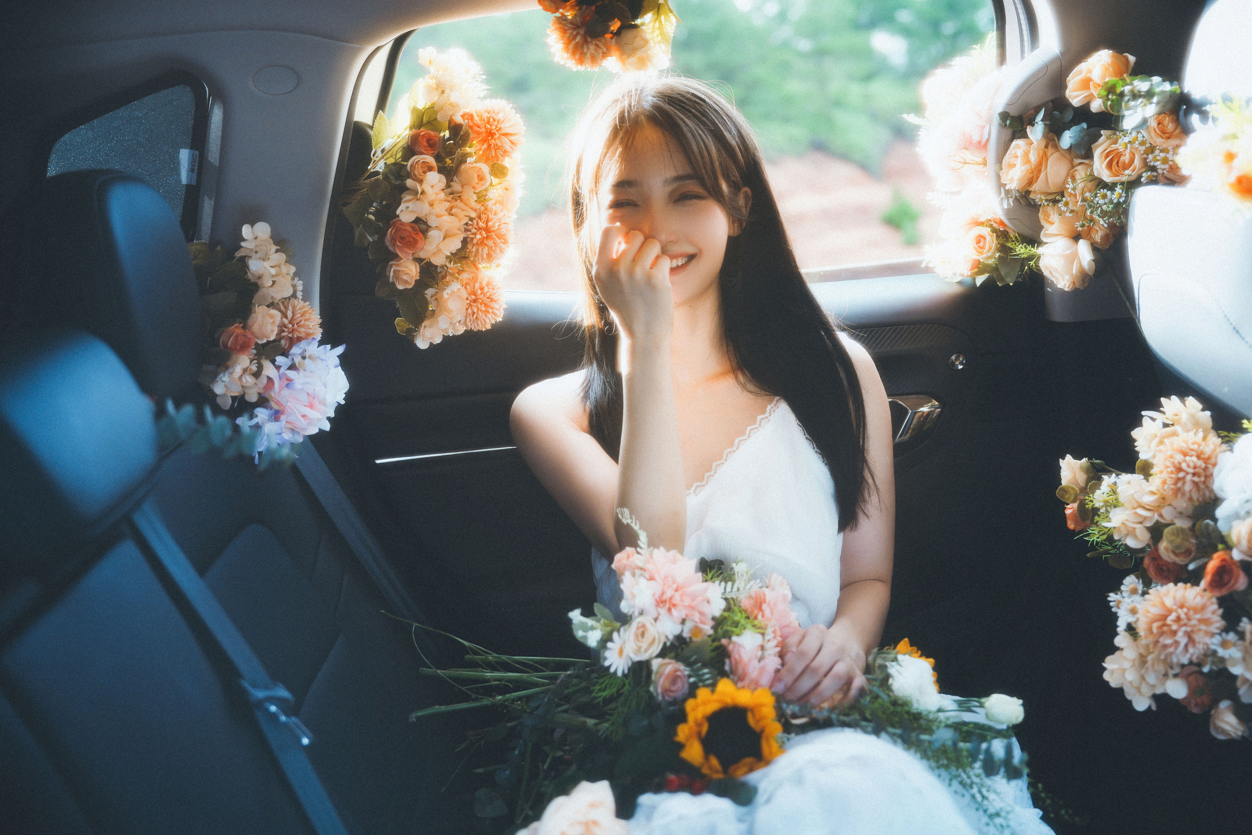 鲜花，车与少女 浪漫 花 少女 小清新 清纯 唯美