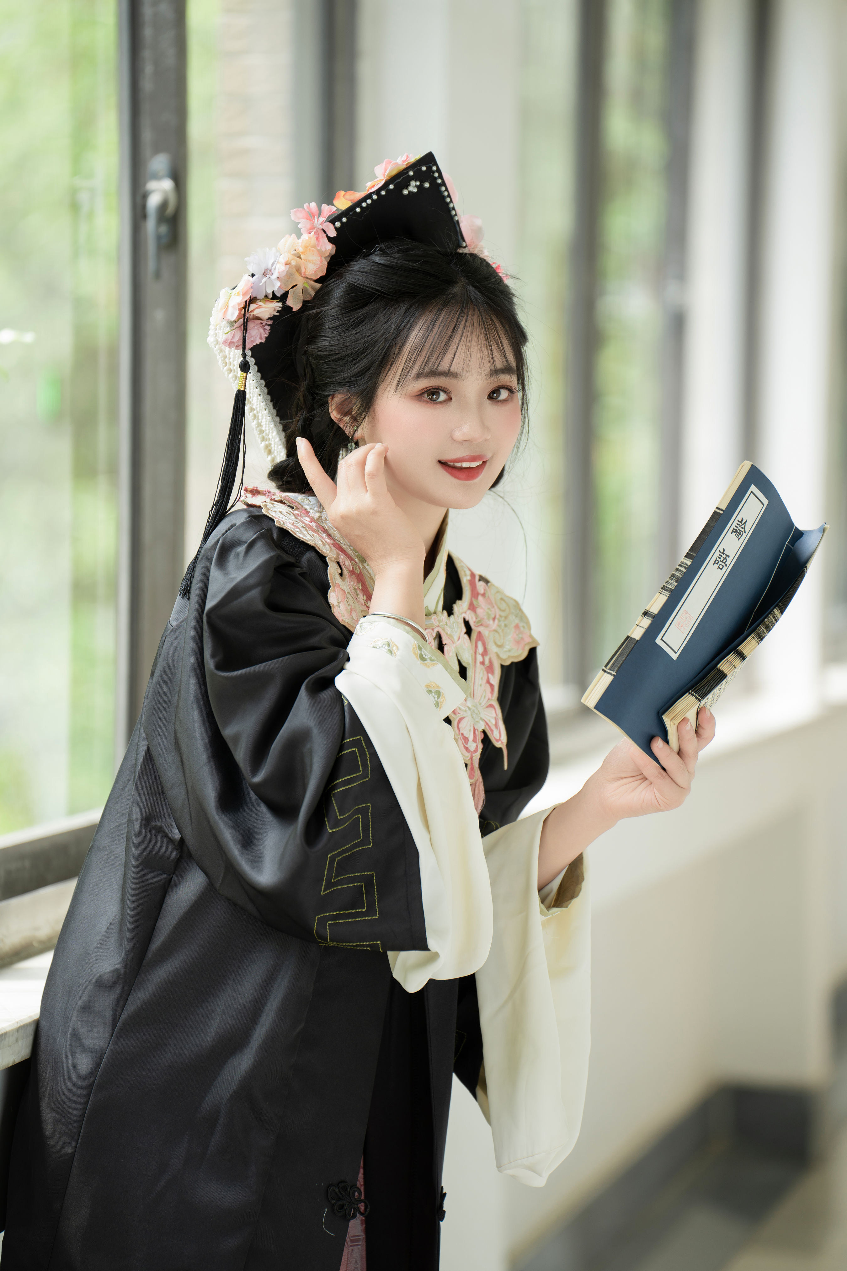 更适合中国人的学士服 校花 写真 可爱 妹子 街拍