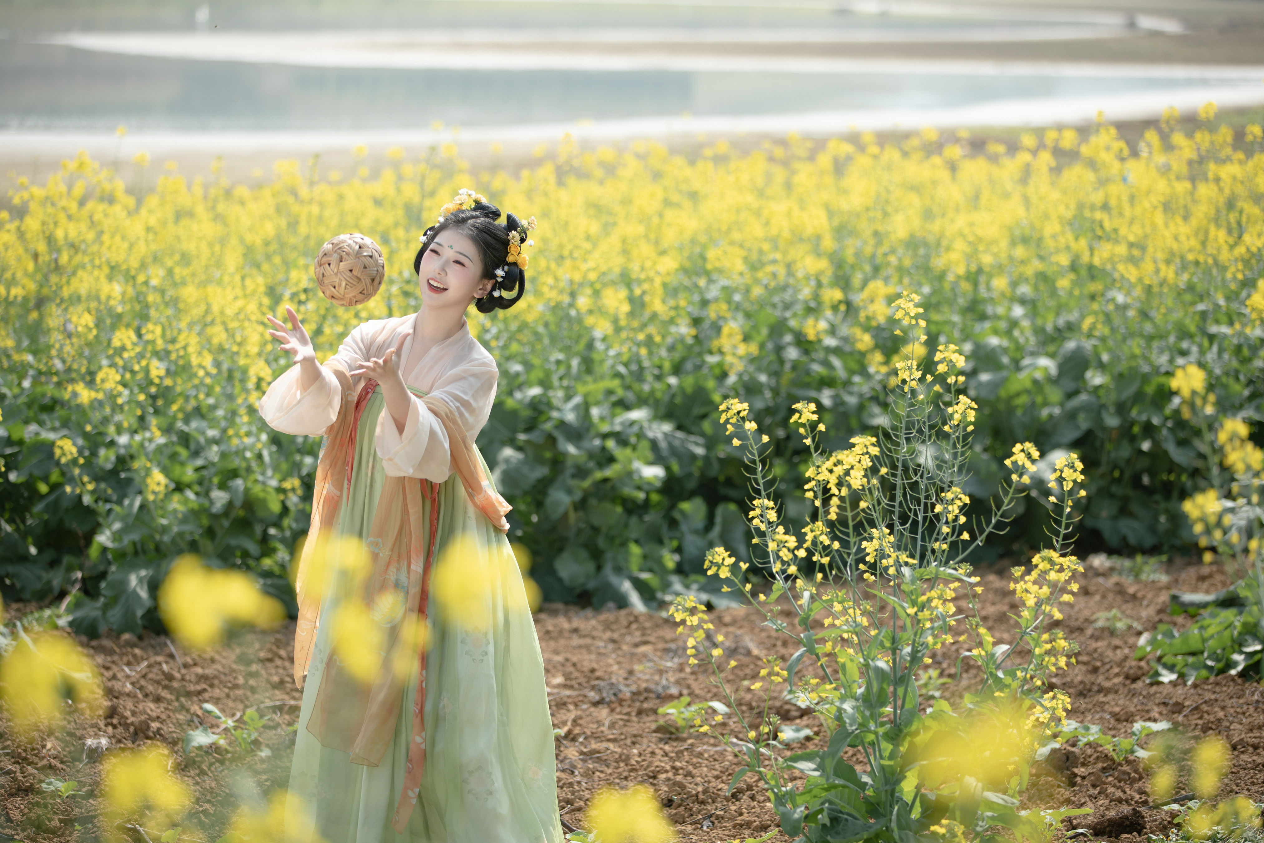 春日即事 姑娘 汉服 油菜花 春日 可爱