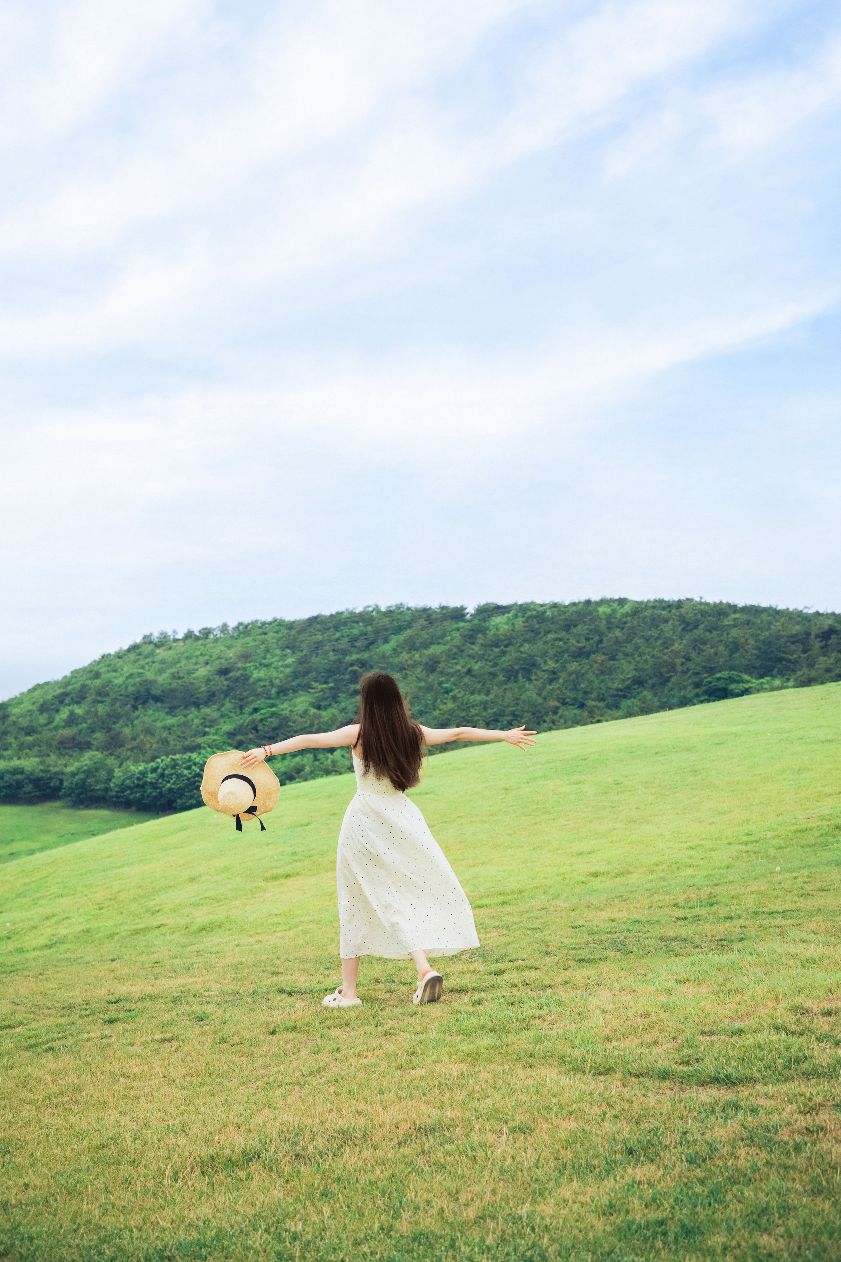 夏天的一抹绿 壁纸 夏天 小清新 女孩 甜美 绿色