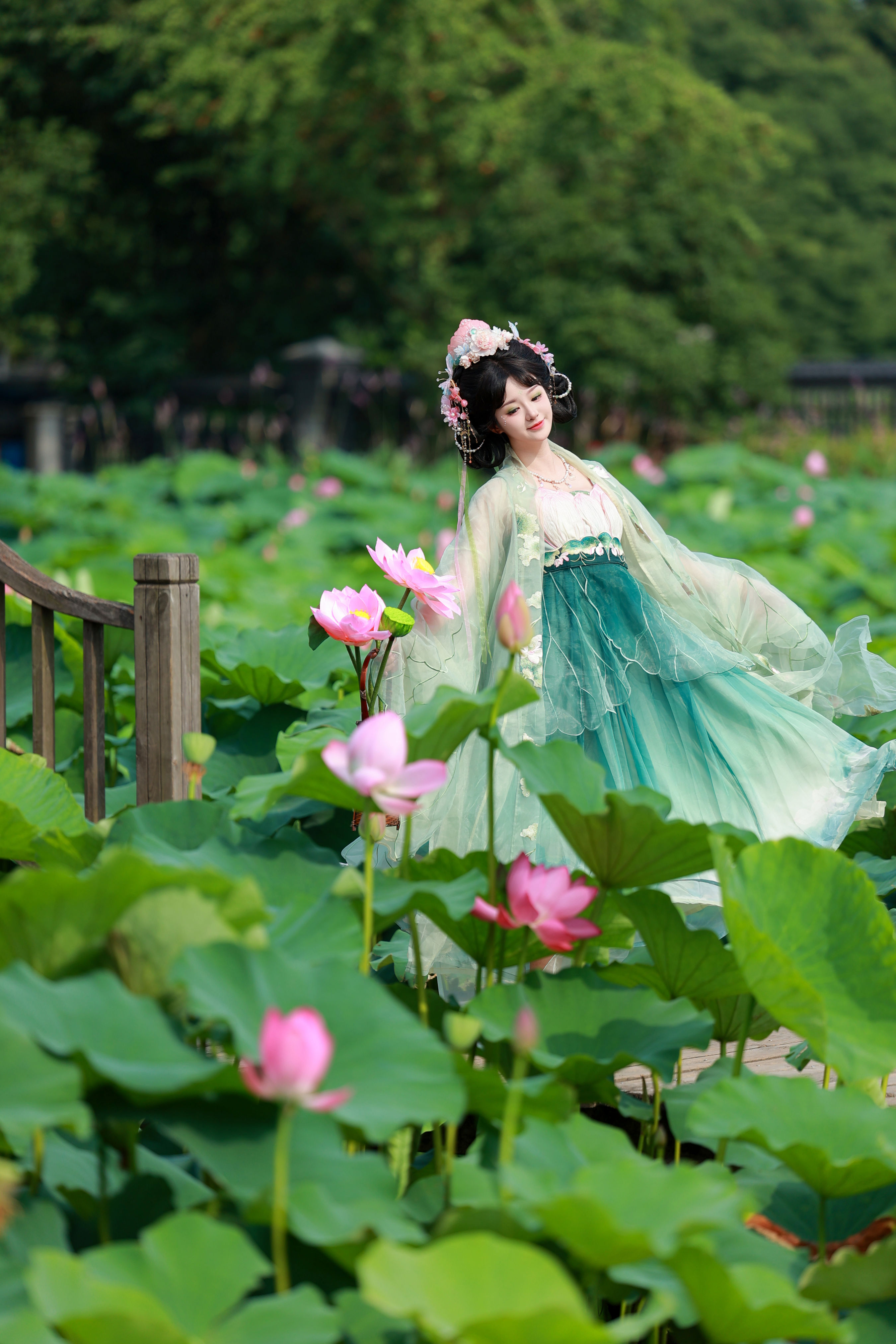 十里芙蕖 汉服 荷花 莲花 绿色 小仙女