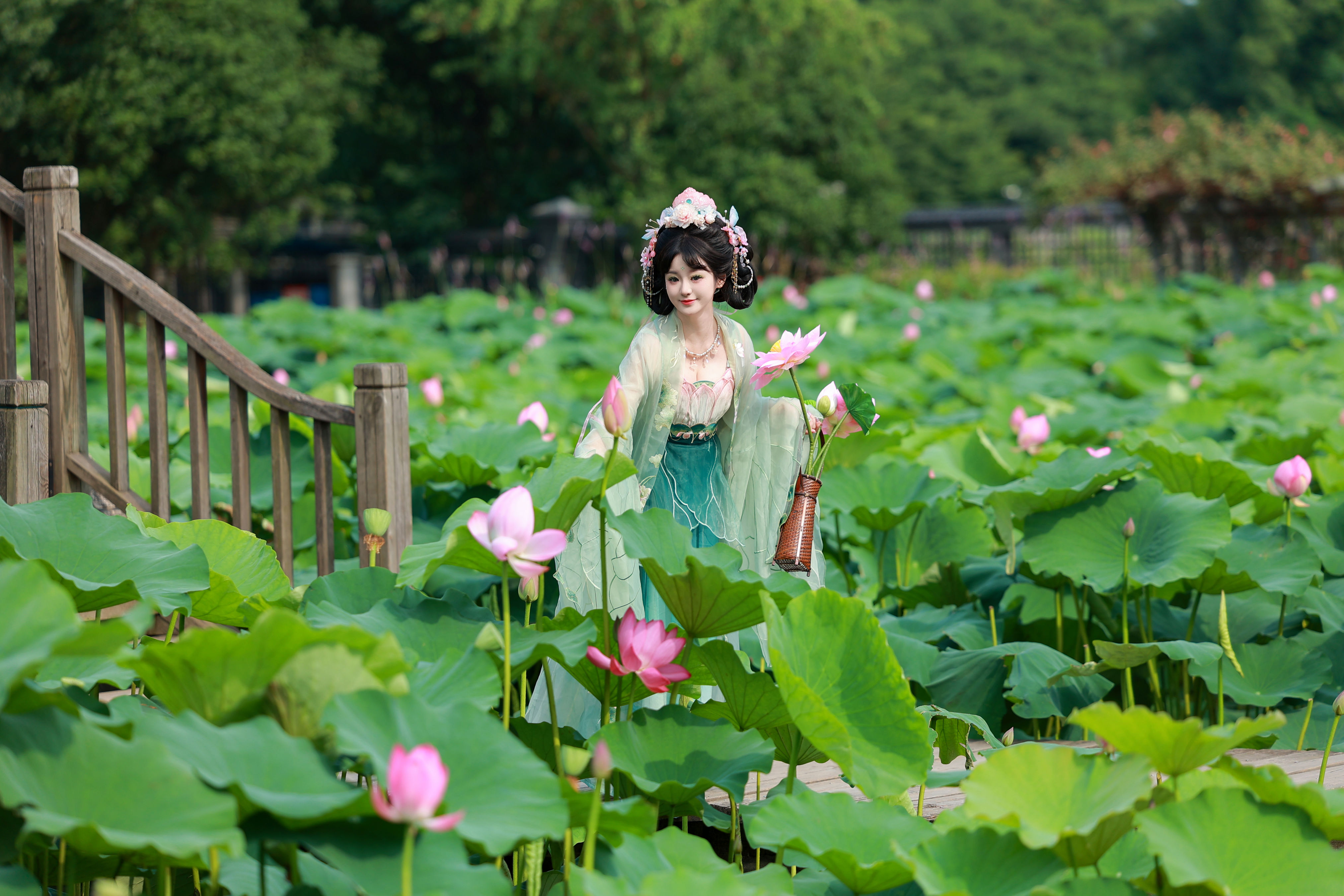 十里芙蕖 汉服 荷花 莲花 绿色 小仙女